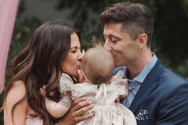 Robert Lewandowski i Anna Lewandowska na urodzinach Klary