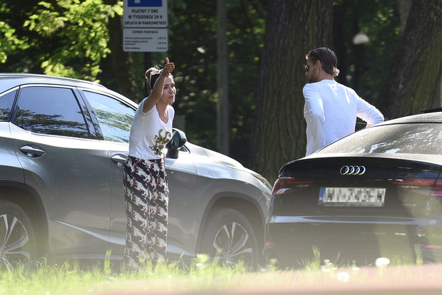 SEBASTIAN FABIJANSKI Z OLGA BOLADZ KLUCA SIE NA PARKINGU POTEM GODZA I ZNOWU KLUCA
