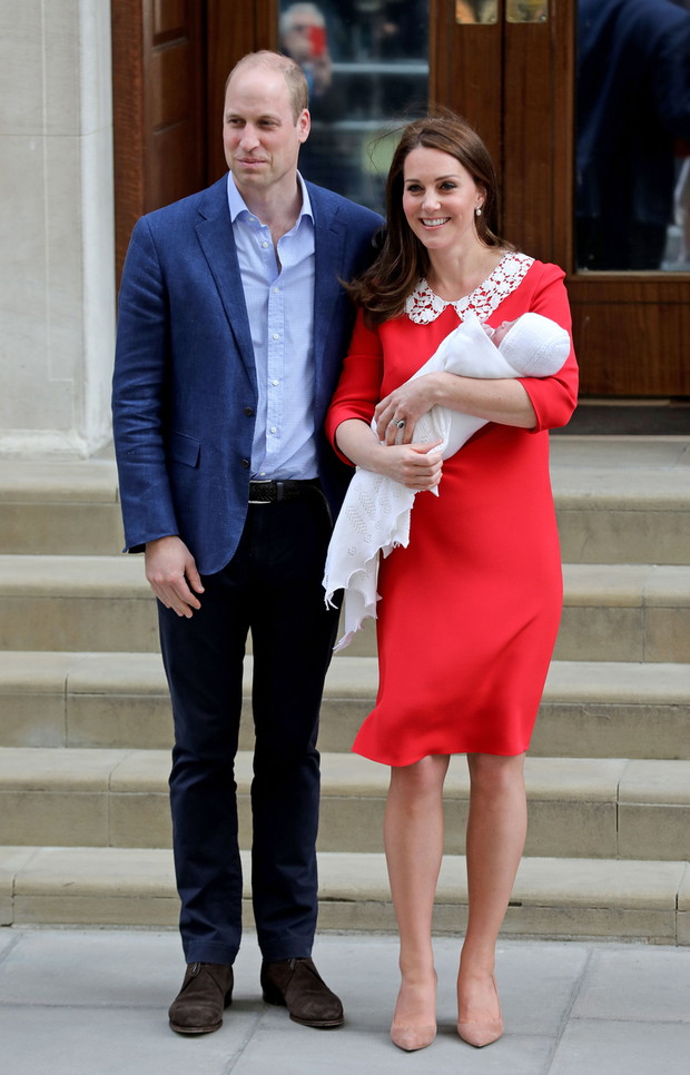William Duke of Cambridge and Catherine Duchess of Cambridge leaving The Lindo Wing with their new baby boy, London, UK