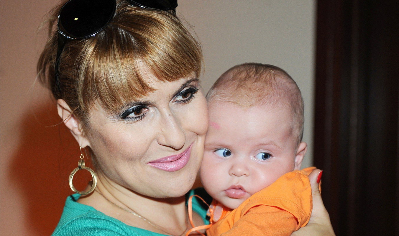 Katarzyna Skrzynecka z mężem i córką 2018