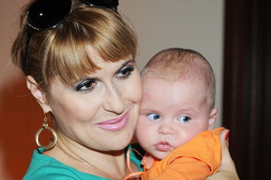 Katarzyna Skrzynecka z mężem i córką 2018