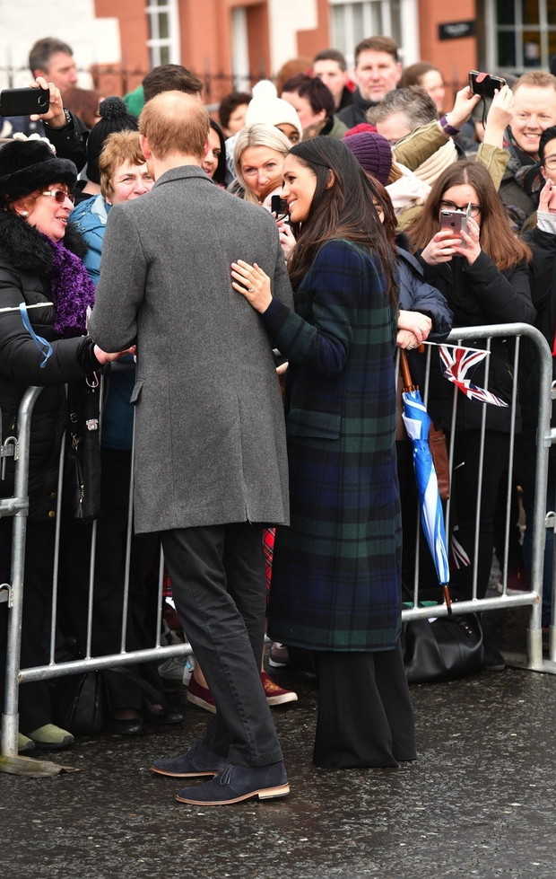 Ksi??? Harry i Meghan Markle w Edynburgu