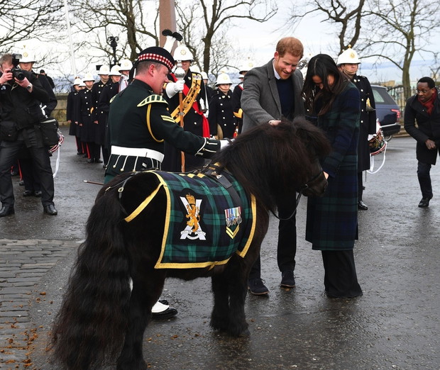 Ksi??? Harry i Meghan Markle w Edynburgu
