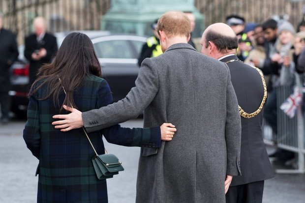 Ksi??? Harry i Meghan Markle w Edynburgu