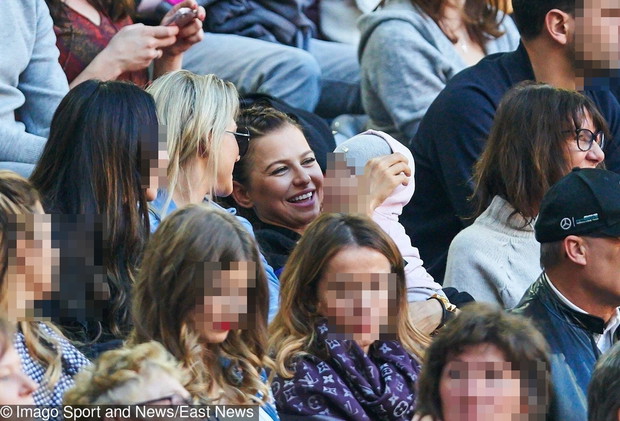 Anna Lewandowska z córk? Klar? na trybunach