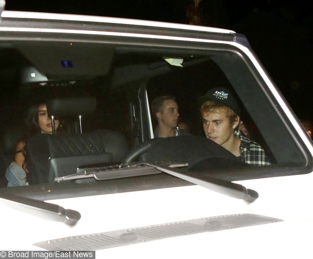 Justin Bieber wsiada do samochodu