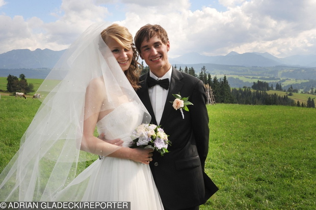 Skoczek Kamil Stoch i Ewa Bilan na ?lubnym kobiercu