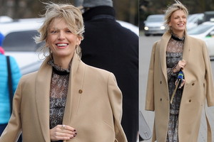 Roześmiana przyszła mama! Magda Mołek wpadła w sidła paparazzi i... z trudem ukrywała brzuszek ;)