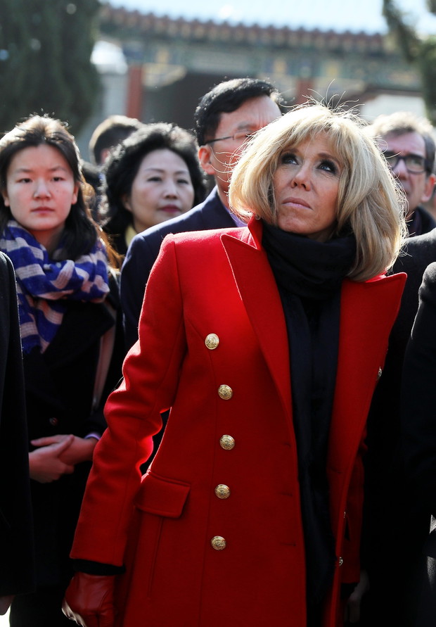 Le président de la République Emmanuel Macron et sa femme la Première dame Brigitte Macron visitent la Grande pagode de l'oie sauvage de Xi'an lors lors de la visite d'Etat de trois jours en Chine