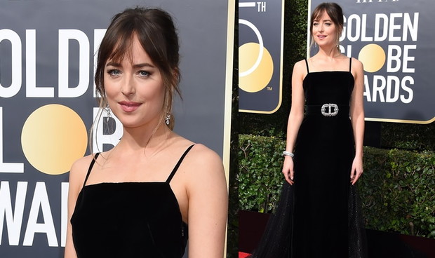 Dakota Johnson w skromnej kreacji na rozdaniu Złotych Globów. Ale tył jej sukni robi ogromne wrażenie! My mówimy "wow"! ZDJĘCIA