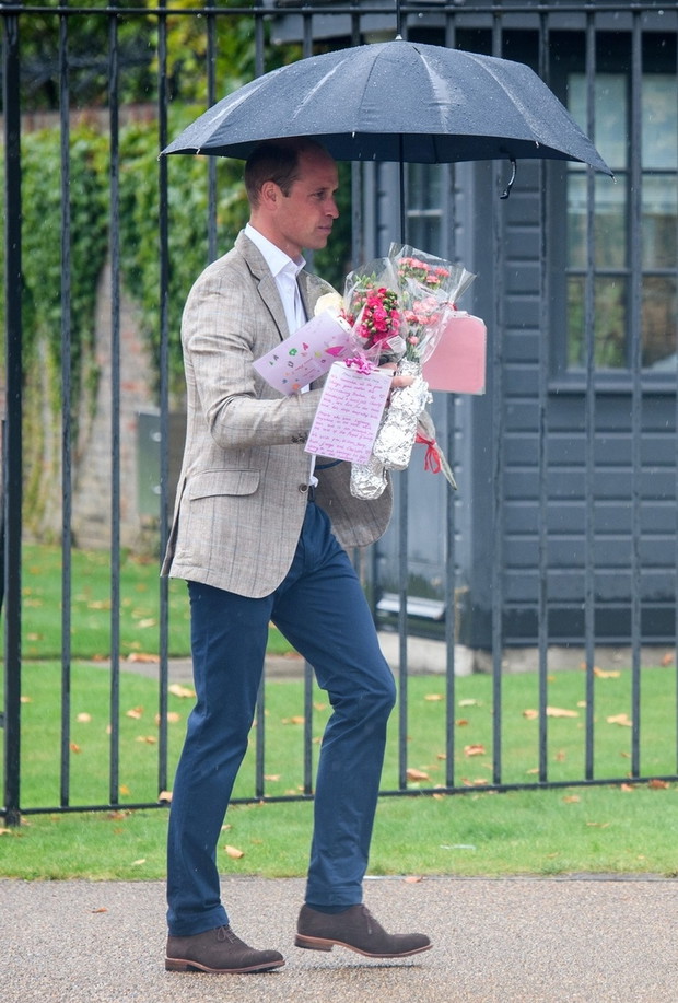Ksi???ta Harry i William odwiedzili ogród przy pa?acu Kensington