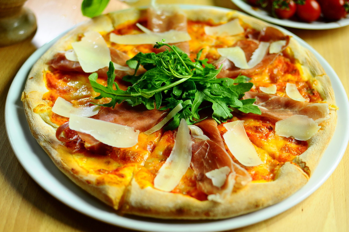 Pizza z prosciutto