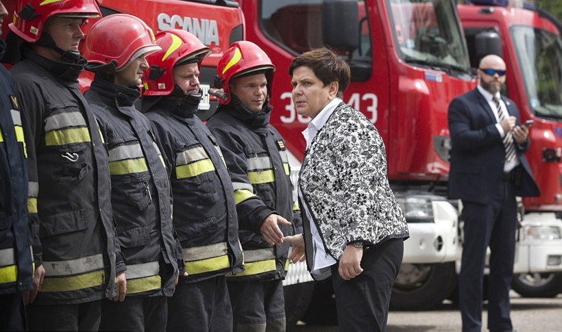 Beata Szydło w fantazyjnym żakiecie