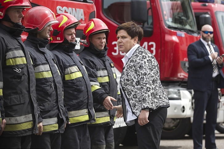 Beata Szydło w fantazyjnym żakiecie