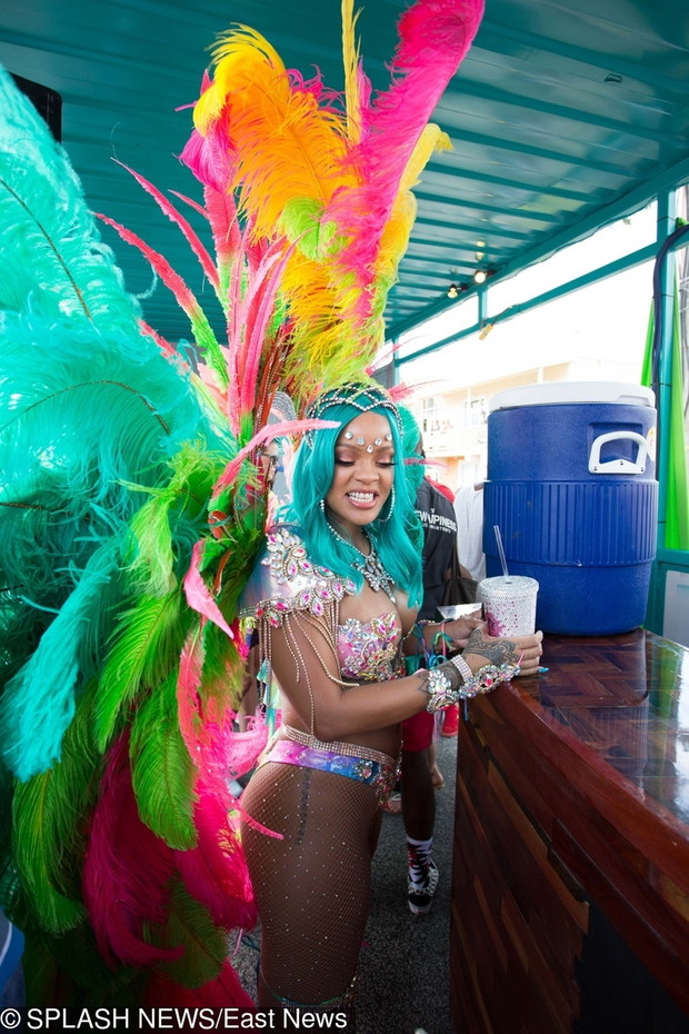 Rihanna imprezuje na Barbadosie