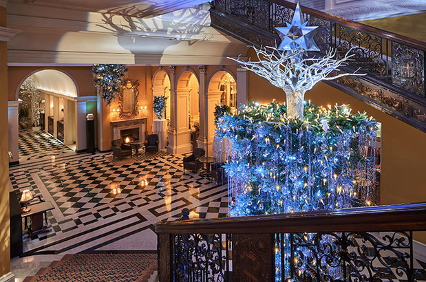 Choinka Karla Lagerfelda w hotelu Claridge's