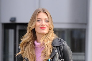 Marcelina Zawadzka w moherowym swetrze
