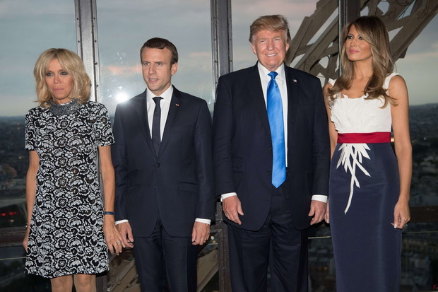 Donald  Trump wraz z ?on? z wizyt? w Pary?u
