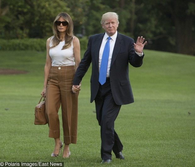 Donald Trump wysiada z samolotu z rodzin? i te?ciami