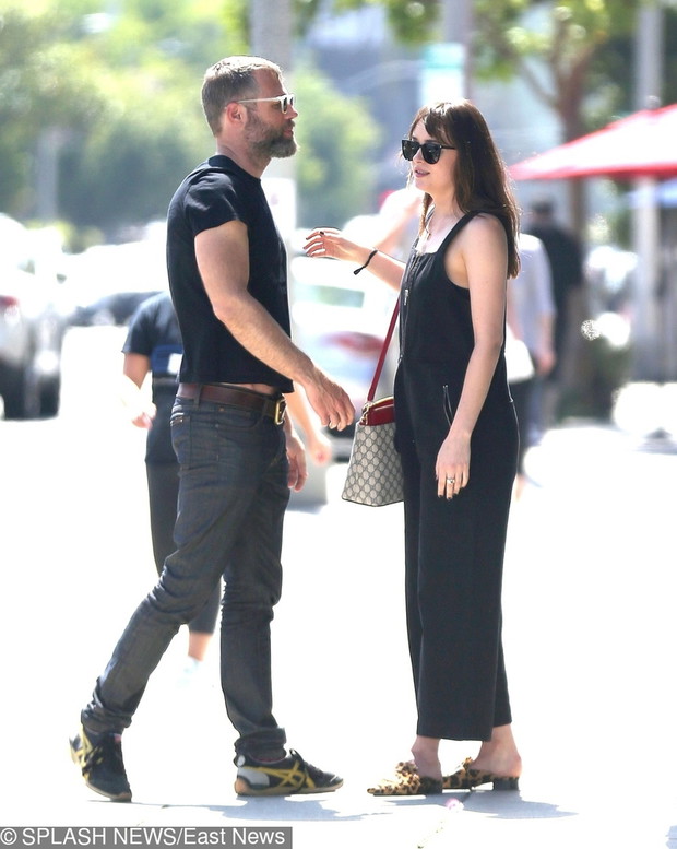 Dakota Johnson wita sie z koleg?