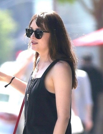 Dakota Johnson wita sie z koleg?