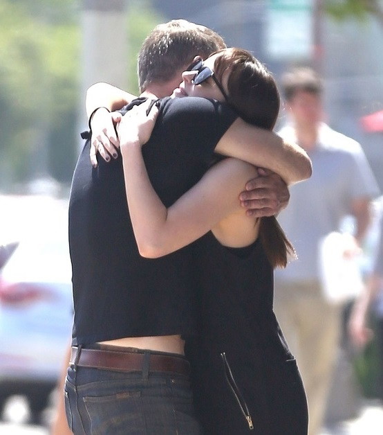 Dakota Johnson wita sie z koleg?