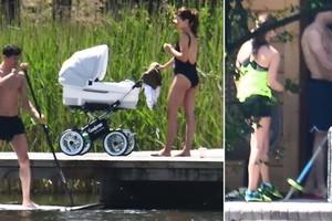 Anna i Robert Lewandowscy z córką na Mazurach