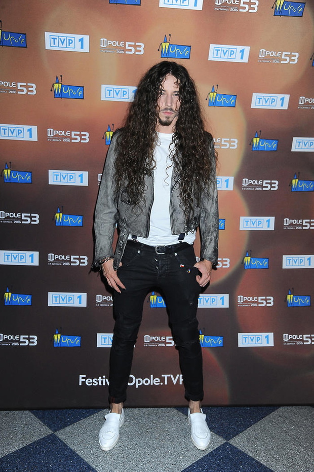 michal-szpak-podczas-koncertu-zlote-opole-2016-358625-1X700-d40165a