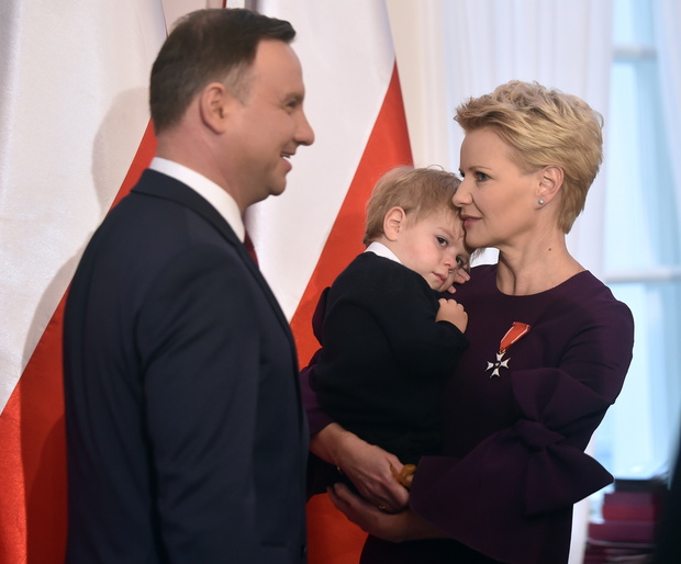 Uroczystosc wreczenia odznaczen panstwowych przez prezydenta w Belwederze