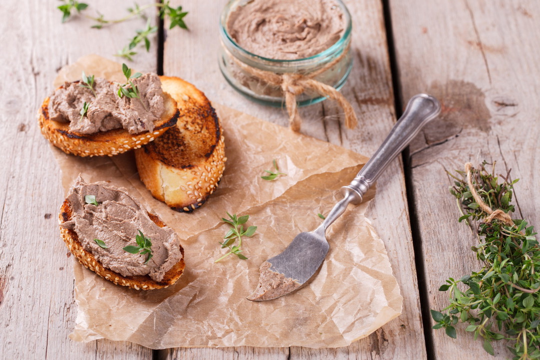 Crostini z pastą z wątróbki