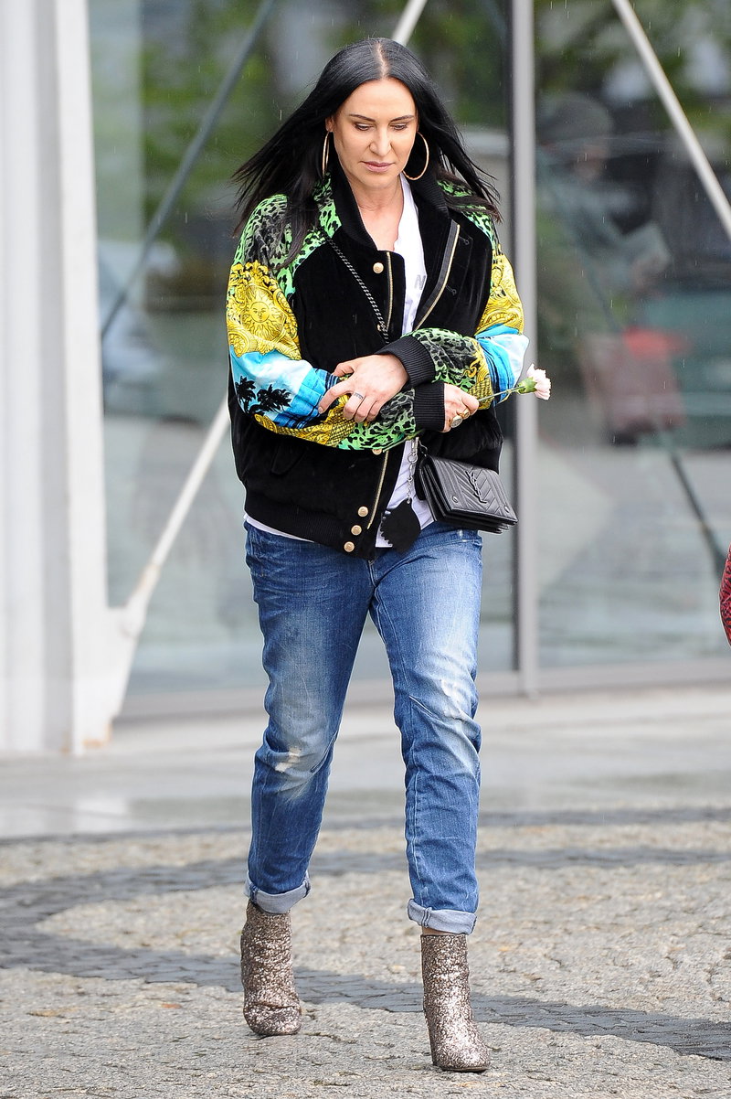 Kayah w kurtce Versace x H&M