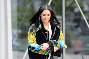 Kayah w kurtce Versace x H&M
