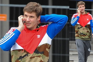 Mikołaj Roznerski w dresie