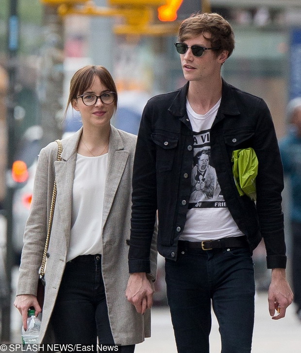 Dakota Johnson i Matthew Hitt na spacerze