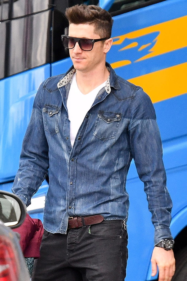 robert-lewandowski-przylapany-w-warszawie-417775-1X700-2e23b05