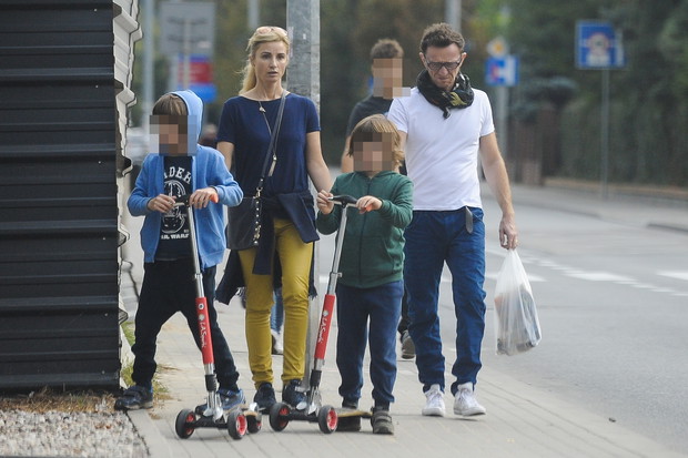 2016.10.04 WarszawaJoanna Brodzik i Pawel Wilczak z dziecmiFOT SAN/AF EOS