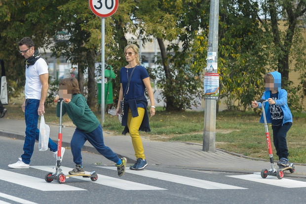 2016.10.04 WarszawaJoanna Brodzik i Pawel Wilczak z dziecmiFOT SAN/AF EOS