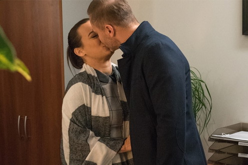 M jak miłość Madzia i Budzyński się całują
