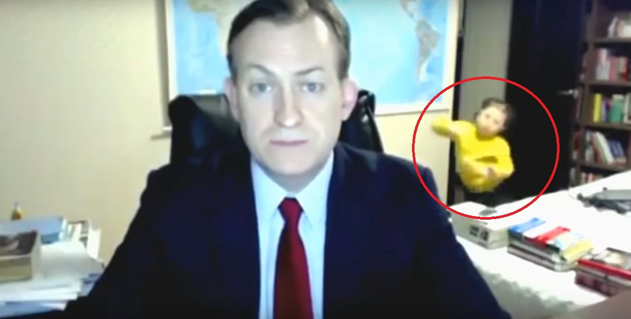 To WIDEO stało się hitem! Profesor udziela poważnego wywiadu, a tu nagle... Padniecie ze śmiechu ;)