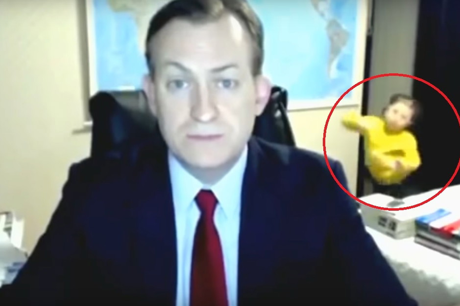 To WIDEO stało się hitem! Profesor udziela poważnego wywiadu, a tu nagle... Padniecie ze śmiechu ;)