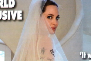 Żarty z sukni ślubnej Angeliny Jolie