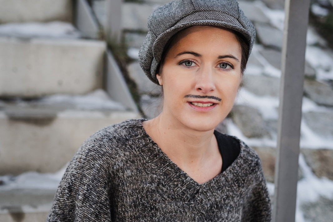 kobieta z wąsami