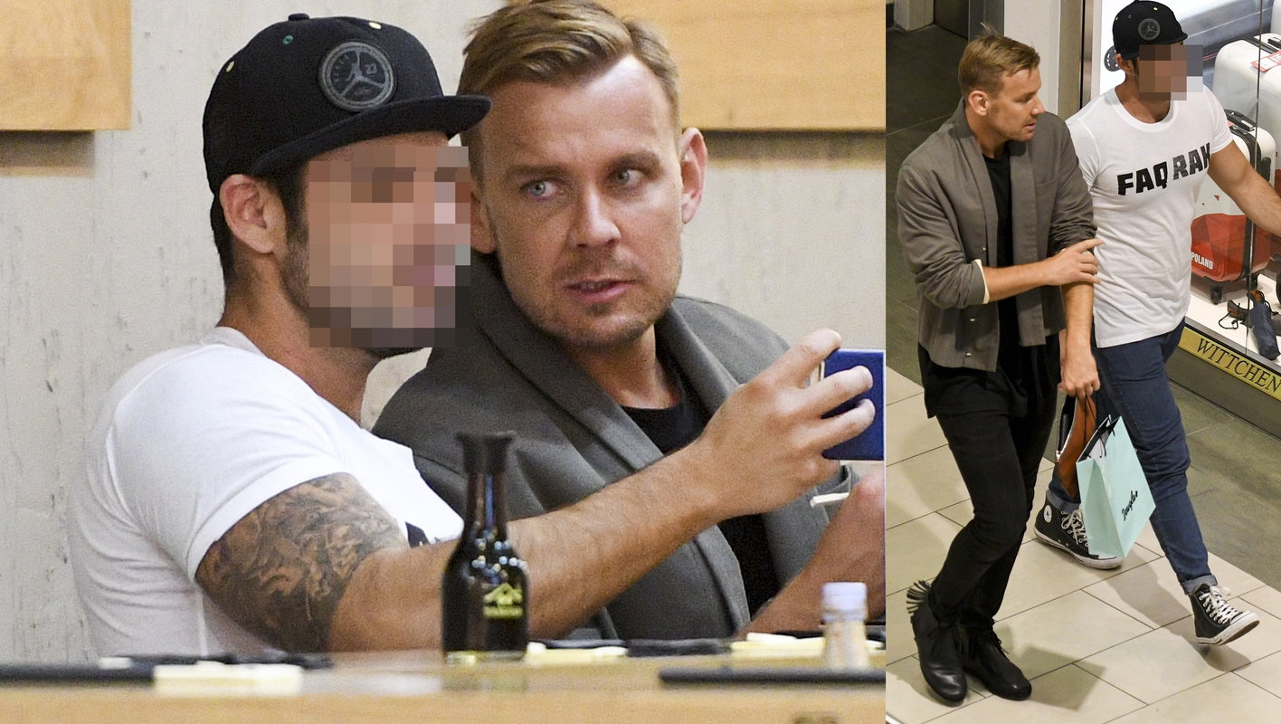 Dawid Woliński z przyjacielem w restauracji
