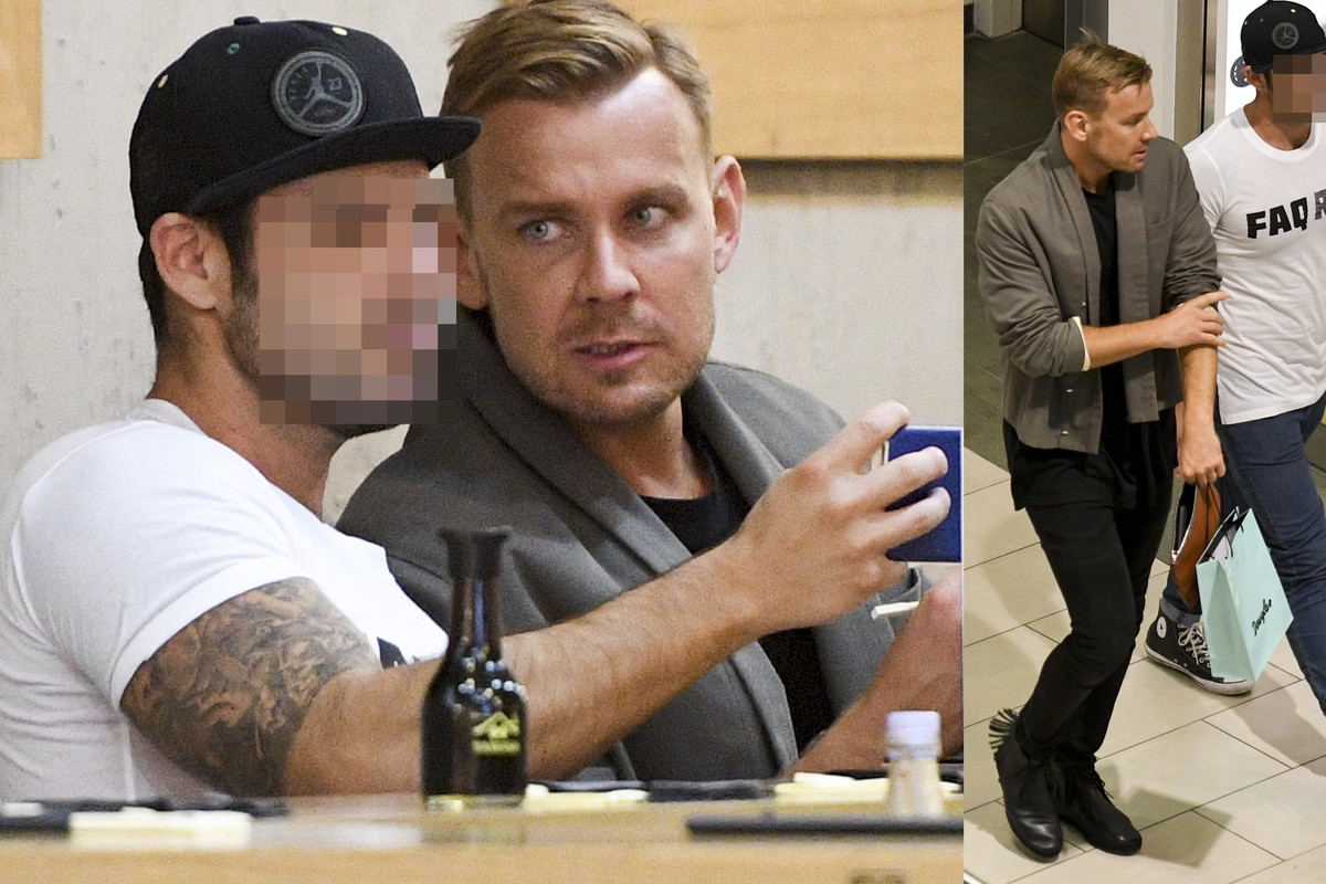 Dawid Woliński z przyjacielem w restauracji