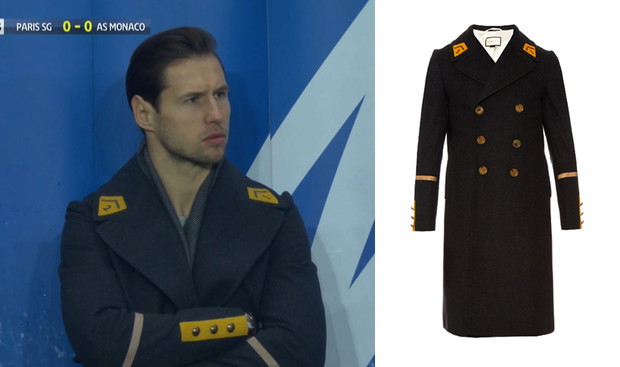 Grzegorz Krychowiak na meczu w płaszczu militarnym Gucci - w stylu Napoleona