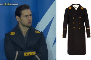 Grzegorz Krychowiak na meczu w płaszczu militarnym Gucci - w stylu Napoleona