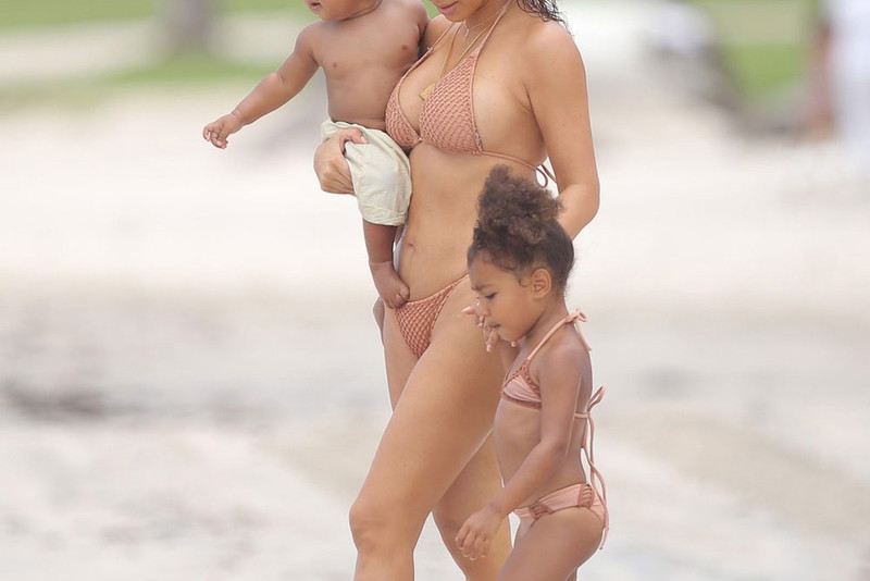 Kim Kardashian z synem Saint Westem i córką North West