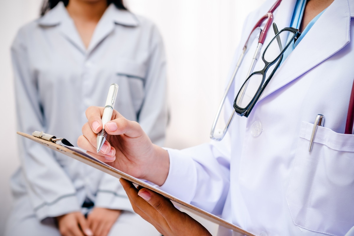 lekarz z kartą