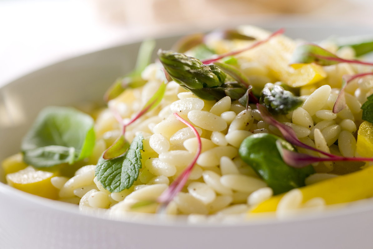 Szparagi z makaronem orzo