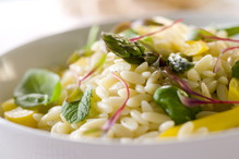 Szparagi z makaronem orzo